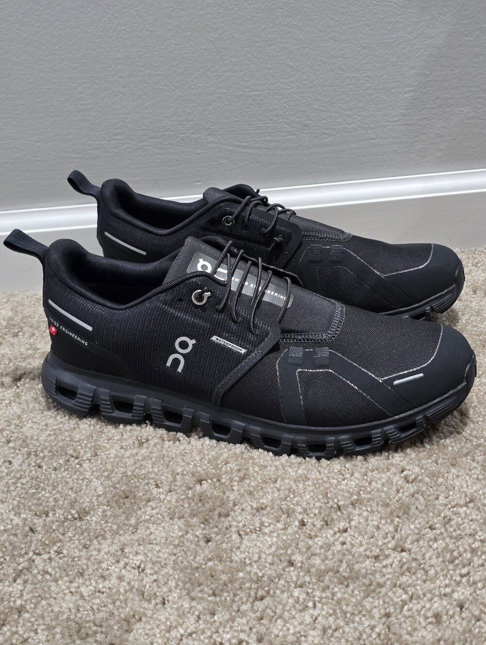 On Women's Cloud 6 Waterproof Shoes Black Size 10
